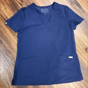 Figs Casma 3 pocket scrub top navy